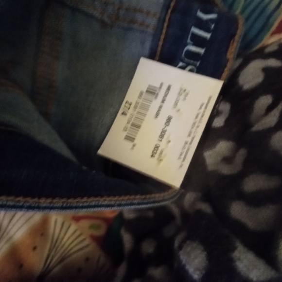 NWT STYLE AND COMPANY BOOT CUT MID RISE JEANS SIZE 4 OR 27 IF YOU USE MEASUREMEN - Picture 6 of 6